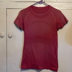 Lululemon swiftly pink work out shirt. Size 8